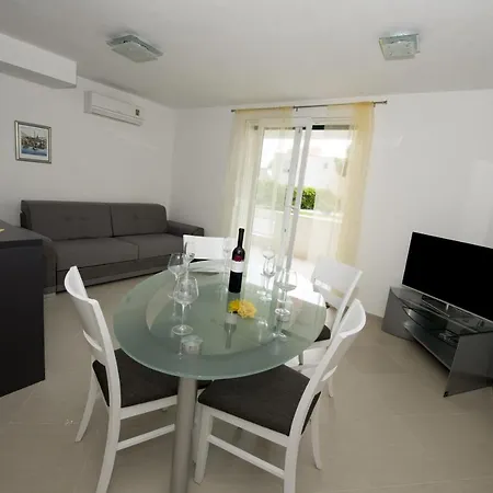 Apartment By The Sea Promajna, Makarska - 17160