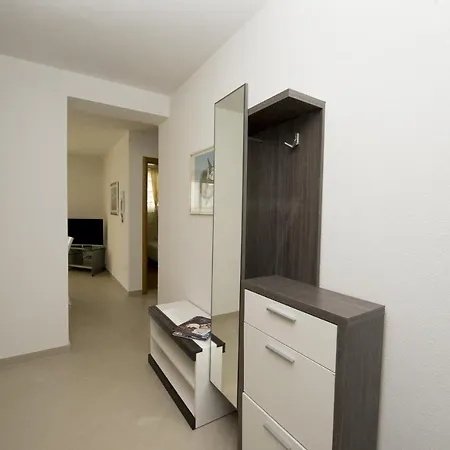By The Sea Promajna, Makarska - 17160 Apartment